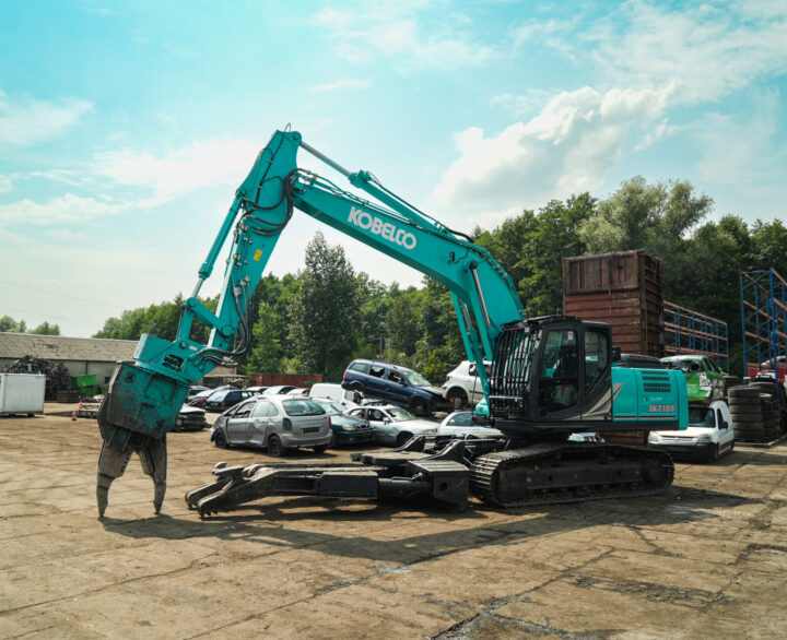 Kobelco SK210D-11E - Car Dismantlers