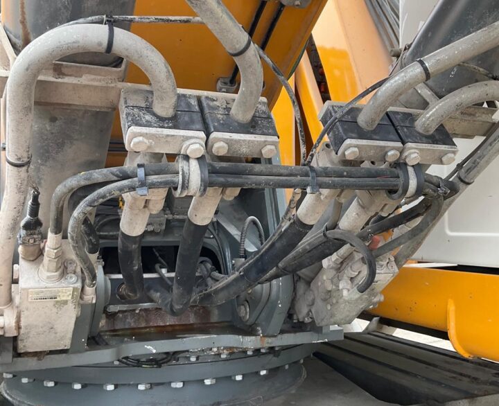 Liebherr A914 - Material handlers