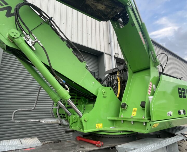 Sennebogen 821 - Material handlers