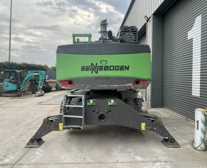 Sennebogen 821 - Material handlers