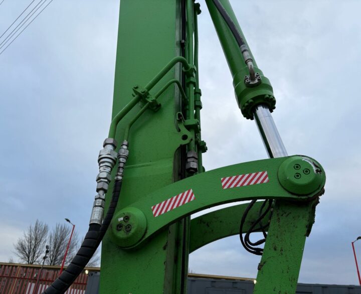 Sennebogen 821E - Material handlers