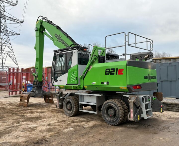 Sennebogen 821E - Material handlers