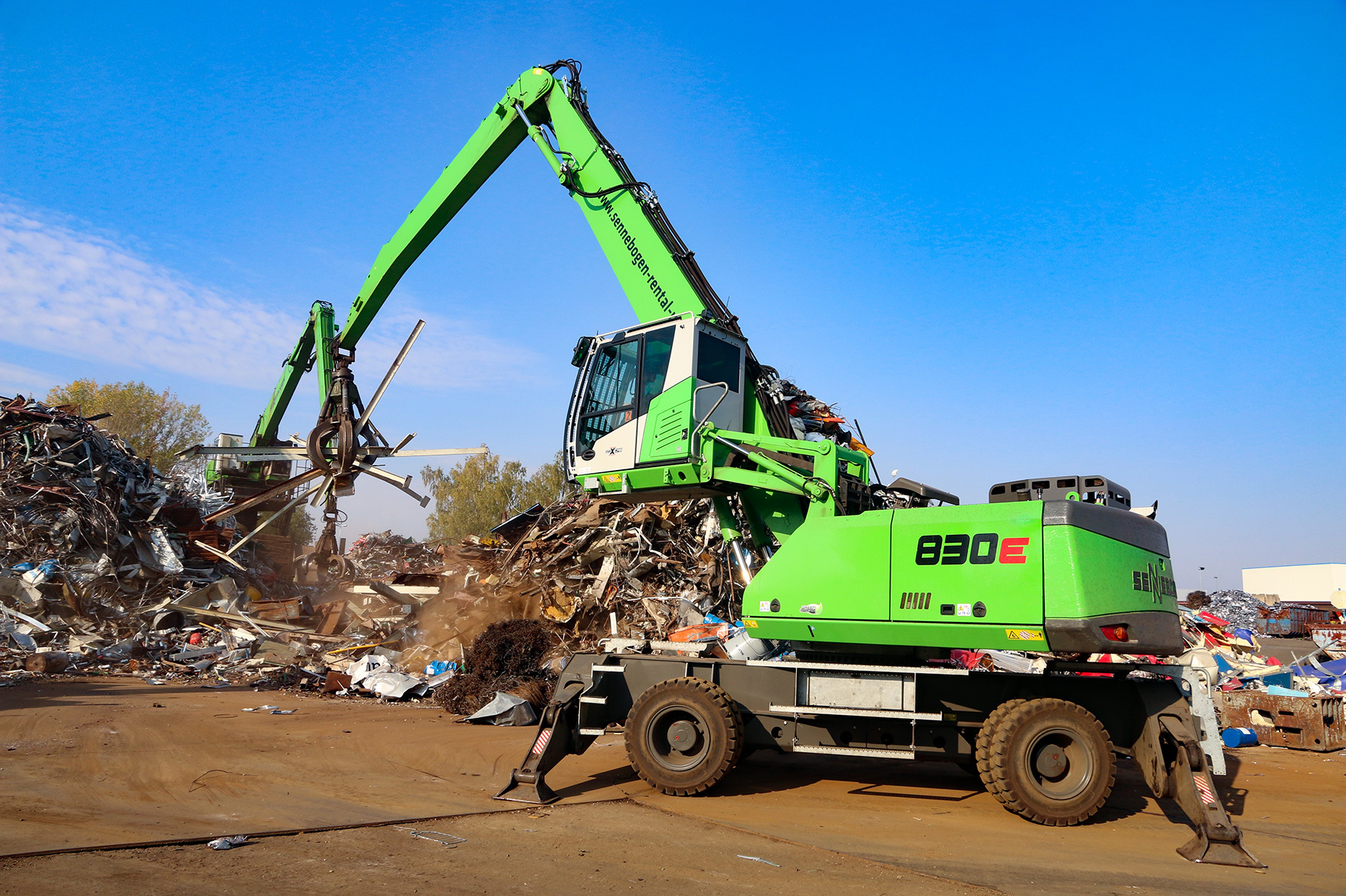 Sennebogen Waste Handlers Aid Record Levels of Waste Wood Processing