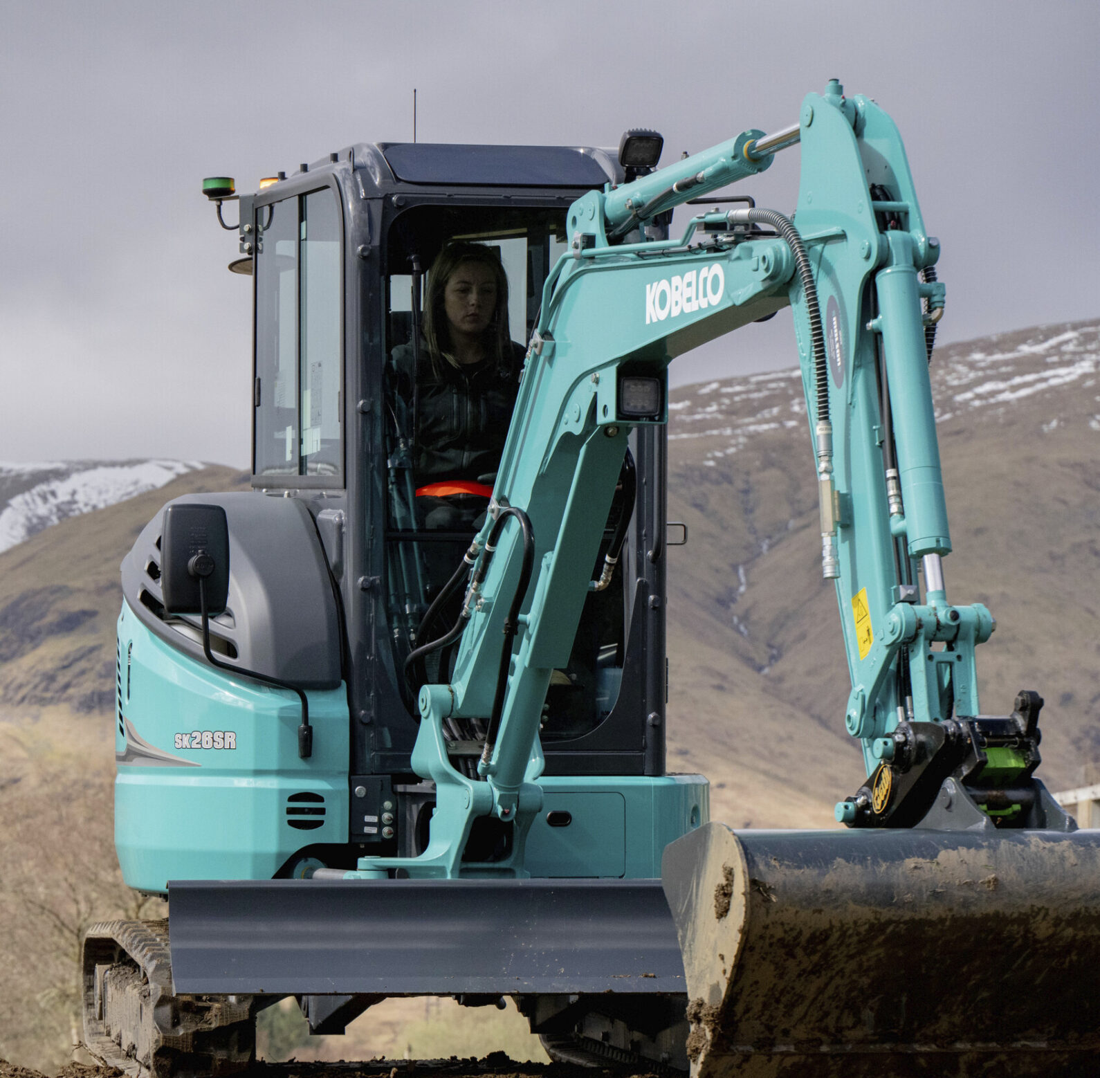 Digger Girl Approves the New Kobelco SK26SR-1E