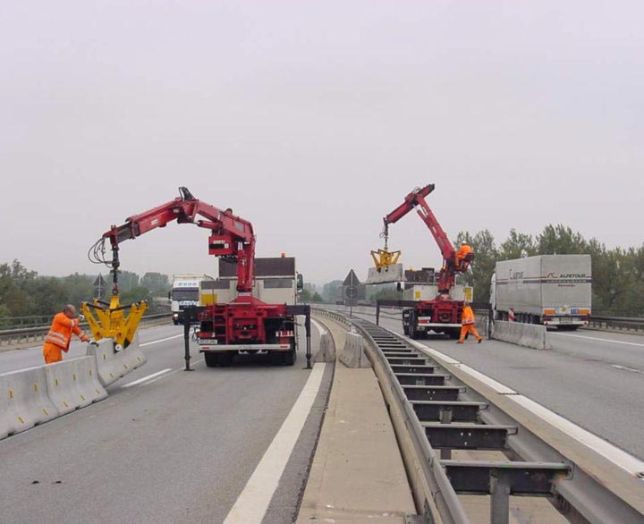 Probst Concrete Highway Divider Clamps - Handling & Laying