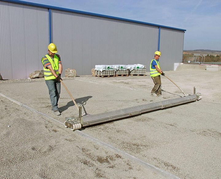 Telescopic Screeding System - Handling & Laying